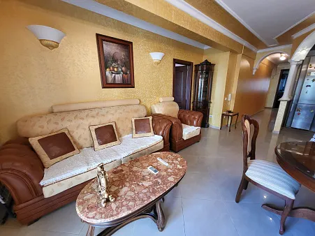 Drei-Zimmer-Wohnung in Rafailovici